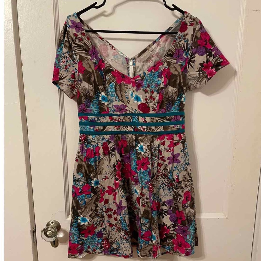 Eshakti bright floral fit & flare V-neck dress MP